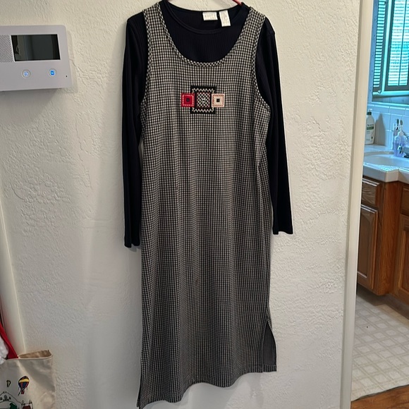 Koret Dresses & Skirts - Koret K-wear layered long sleeved dress